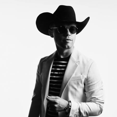 Singer-songwriter Sammy Arriaga shares his thoughts on Queen Apes, METAGIRL, and what's on the horizon for him.